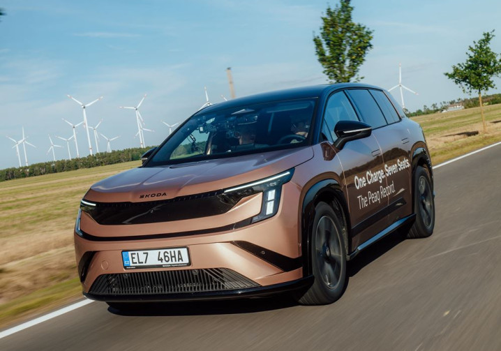Le SUV électrique sept places Skoda Peaq parcourt 936 km avec une seule charge