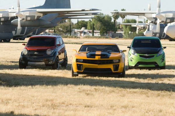 Des personnages basés sur des Chevrolet dans «Transformers 2 : La Revanche»