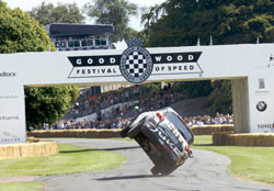 Le Nissan Juke fait le show sur deux roues au Festival de Goodwood