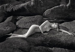 Pirelli présente le Calendrier 2012 réalisé par Mario Sorrenti