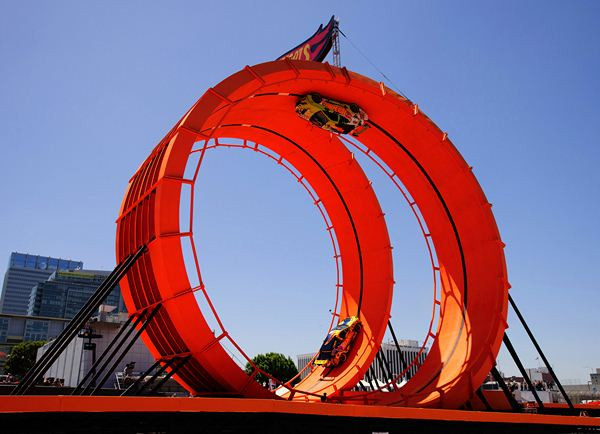 Un looping vertical d’une hauteur équivalant à un immeuble de six étages !