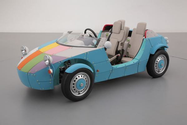 Un concept Toyota de petit cabriolet familial constitué de 57 panneaux amovibles