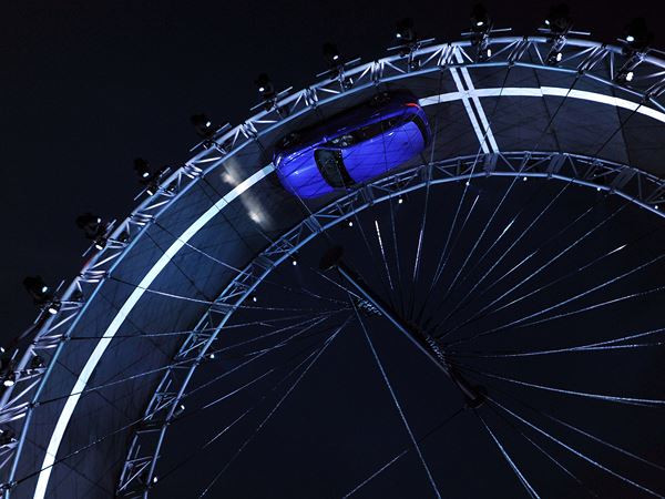 La Jaguar F-Pace effectue le plus grand looping de tous les temps