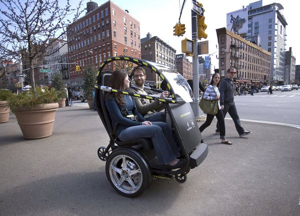 General Motors et Segway présentent un prototype urbain électrique à 2 roues