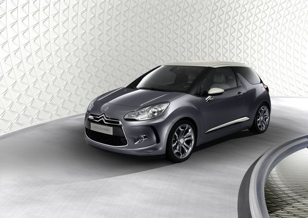 Citroën présente l’intérieur du concept DS Inside