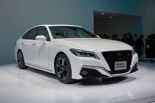 Le concept Toyota Crown préfigure une grande berline Toyota