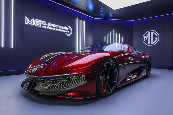 Le concept de roadster électrique MG Cyberster affiche une autonomie de 800 km