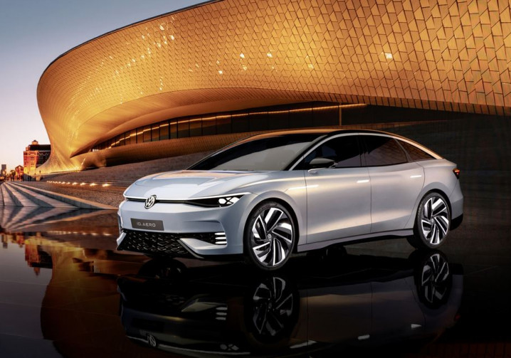 Le concept Volkswagen ID. Aero de berline électrique affiche une autonomie de 620 km