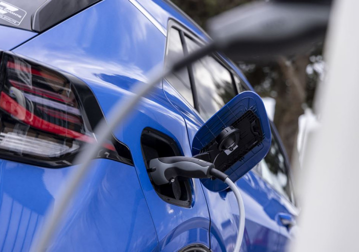 Le marché des véhicules électriques d'occasion souffre d'un déséquilibre entre une offre surabondante et une demande limitée