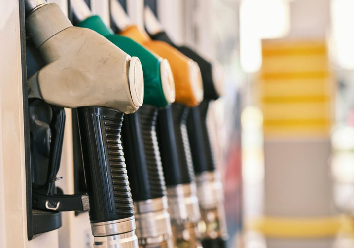 Les tensions géopolitiques au Moyen-Orient ont des effets immédiats sur le prix des carburants à la pompe