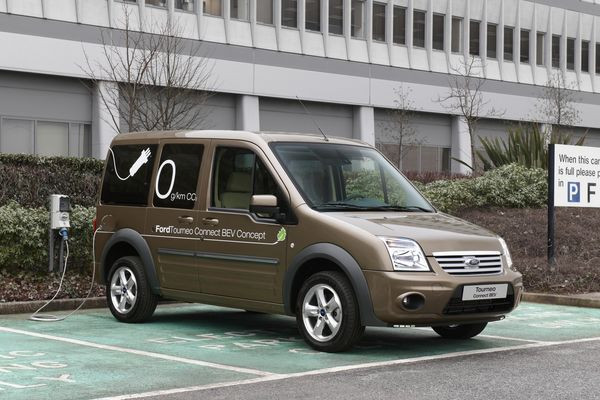 Ford présente un prototype de Tourneo Connect électrique à Genève