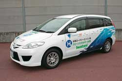 Mazda livre son premier Premacy Hydrogen RE Hybrid à Iwatani Corporation