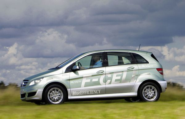 Premiers tours de roues au volant de la Mercedes Classe B F-Cell à pile à combustible