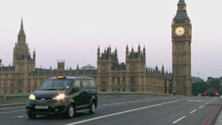 Une baisse de CO2 de 37 970 tonnes en cas de remplacement du « Cab noir londonien » par le Nissan NV200