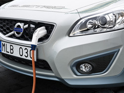 Volvo teste la recharge du véhicule électrique en une heure et demie avec un chargeur triphasé