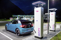 Le « Plug and Charge » va rendre les cartes de recharge électrique obsolètes