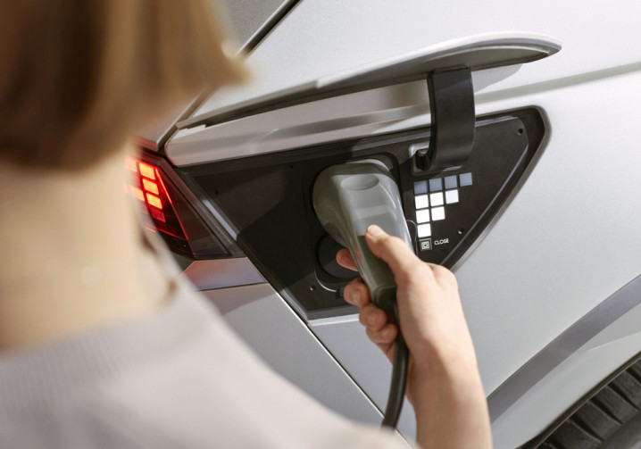 La technologie Vehicle-to-Grid équilibre la consommation d'énergie sur le réseau électrique