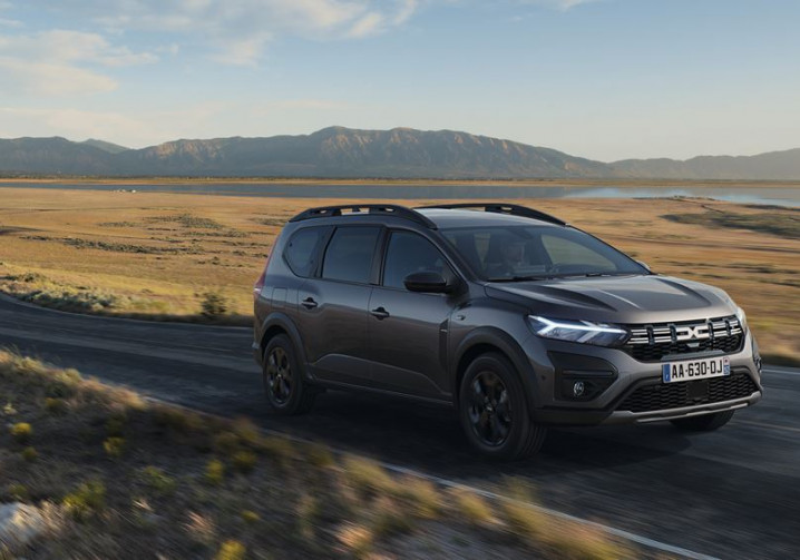 La voiture familiale sept places Dacia Jogger passe à l'hybride auto-rechargeable