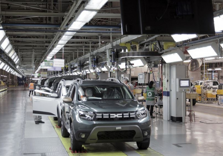 Le changement de l'identité visuelle des véhicules Dacia dans ses trois usines s'est fait en 24 heures