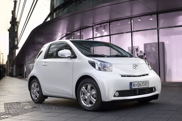 La Toyota iQ est commercialisée à partir de 12 980 €