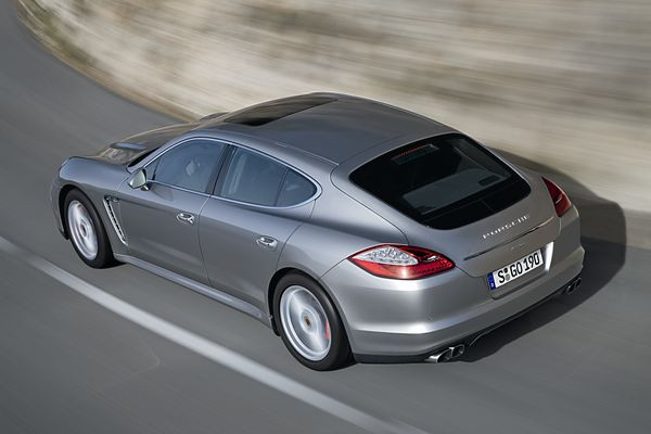 La Porsche Panamera commercialisée avec un moteur V8