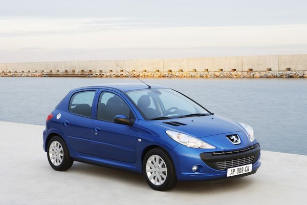 Peugeot lance la 206 Plus