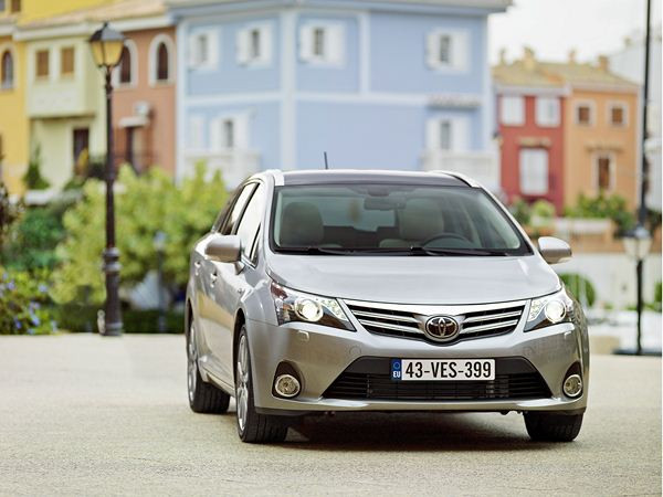 Un léger restyling pour la Toyota Avensis en 2012