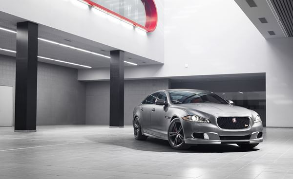 La Jaguar XJR s’offre un V8 de 5.0 litres développant 550 ch et 680 Nm de couple