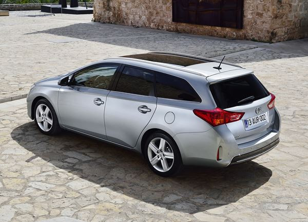 Une élégante variante break de la Toyota Auris disponible en motorisation hybride