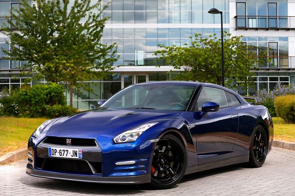 La supercar Nissan GT-R 2015 s'offre des améliorations pour des performances sans compromis