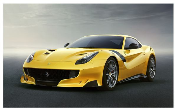 Une Ferrari F12tdf en hommage au Tour de France automobile