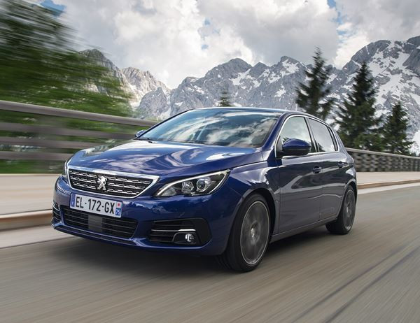 La Peugeot 308 s’affirme avec une calandre verticale