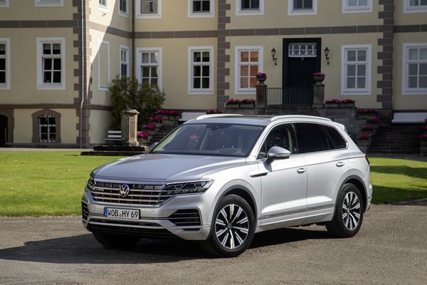 Le Volkswagen Touareg hybride rechargeable peut rouler en mode électrique 49 km