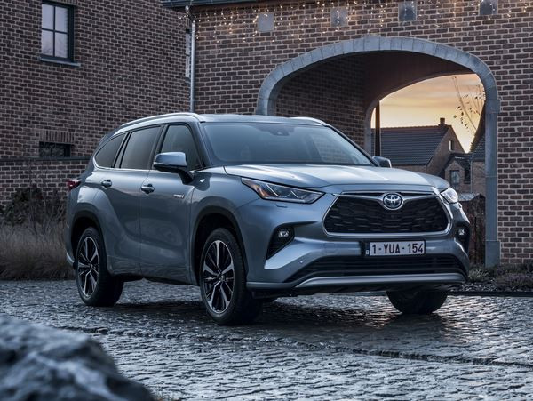 Toyota Highlander Hybride: un SUV sept places hybride modulable à transmission intégrale