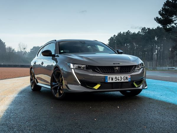 Le break électrifié radical 508 SW Peugeot Sport Engineered délivre 360 ch