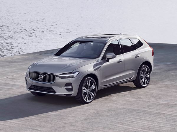 Le SUV de taille intermédiaire au design sophistiqué Volvo XC60 en approche