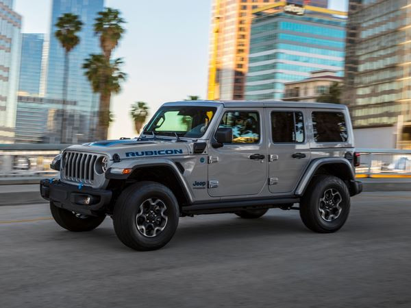 La Jeep Wrangler Unlimited 4xe hybride rechargeable affiche 53 d'autonomie électrique