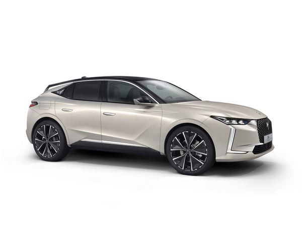 DS 4: une silhouette de Berline-SUV-Coupé à la lunette arrière inclinée