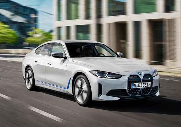Le Gran Coupé électrique BMW i4 revendique une conduite axée sur le dynamisme