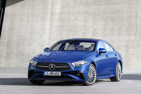 Le coupé quatre portes Mercedes CLS actualisé en approche
