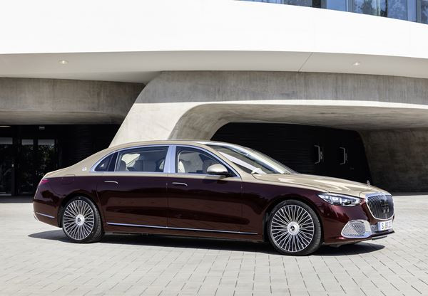 Mercedes-Maybach Classe S : une limousine de luxe exclusive adaptée au mode chauffeur
