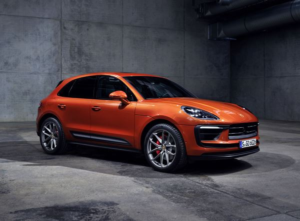 Le Porsche Macan affiche des lignes sportives plus affûtées