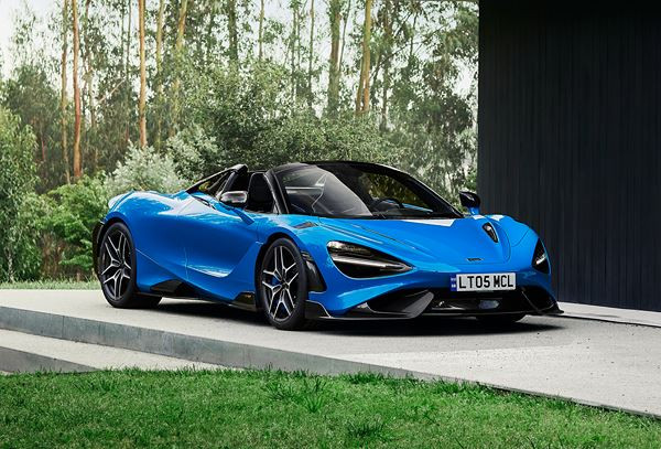 La supercar décapotable McLaren 765LT Spider embarque un V8 biturbo de 765 ch