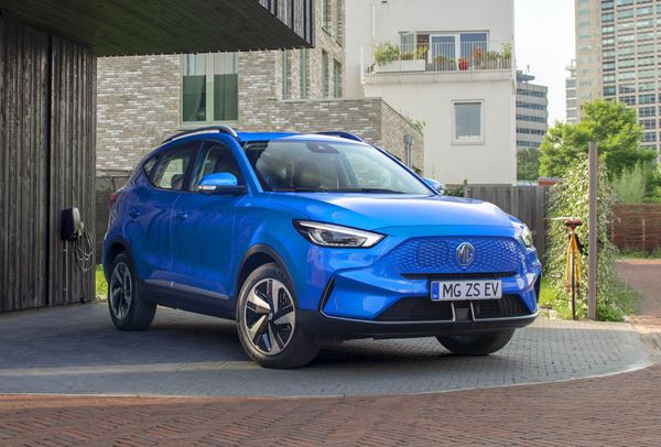 Le SUV urbain électrique MG ZS EV mis à jour techniquement en approche