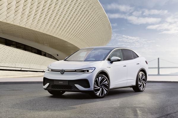 Le SUV coupé électrique Volkswagen ID.5 affiche un design expressif