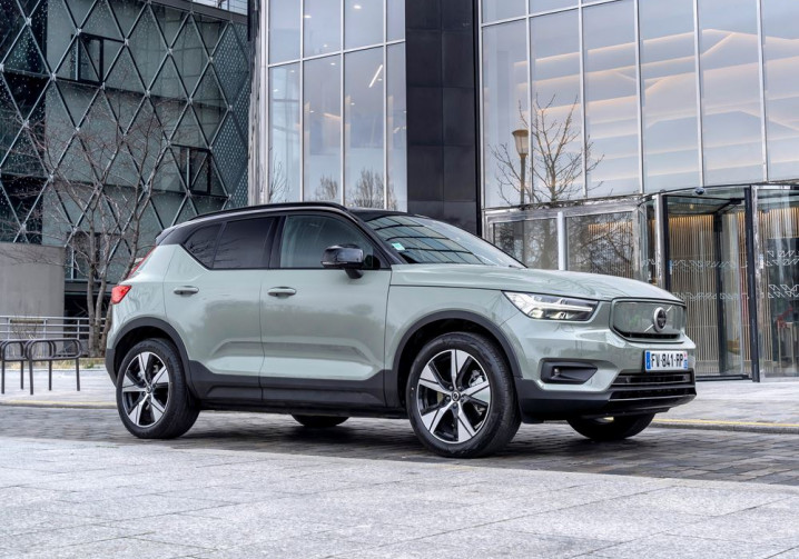 Le SUV compact électrique Volvo XC40 Recharge s’offre quelques retouches de style
