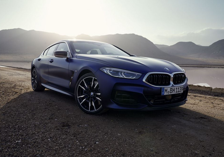 La BMW Série 8 Gran Coupé arbore une calandre « Iconic Glow » éclairée