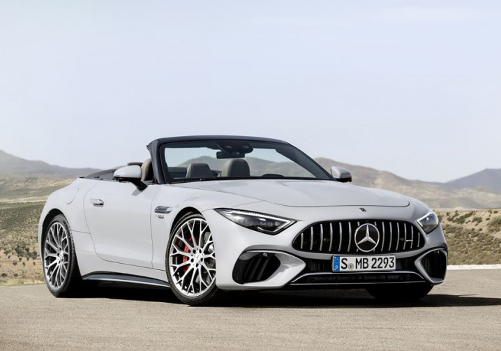 Le Mercedes-AMG SL à capote en tissu revendique un caractère sportif