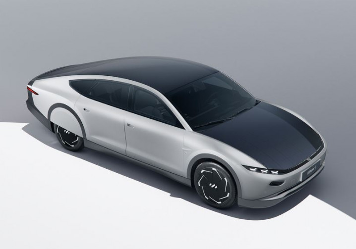 La Lightyear 0 électrique à toit solaire roule au quotidien à l'énergie solaire