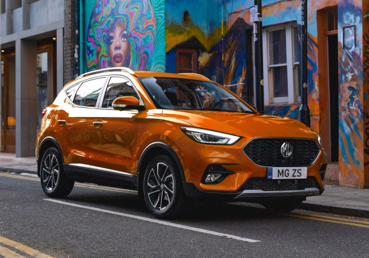 Le SUV urbain MG ZS à moteur thermique arrive dans une version accessible